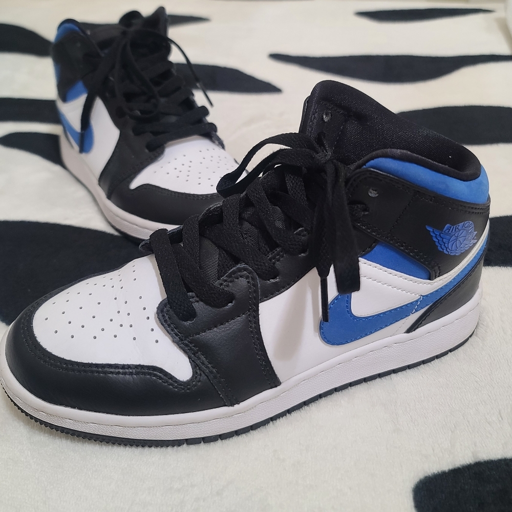 Jordan 1s mid razor blue 4y